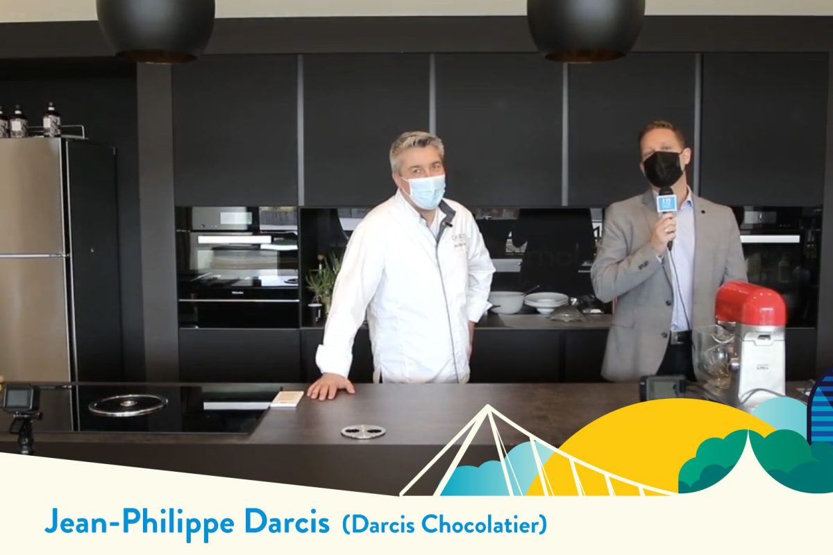 Jean Philippe Darcis – Recette de Macarons à la framboise et velouté de chocolat de Madagascar à la cardamome